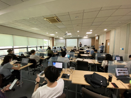 미디움 조영준 COO가 16일 한국전파진흥협회 블록체인 기술 전문인력 양성과정에서 특강을 실시했다.   미디움 제공